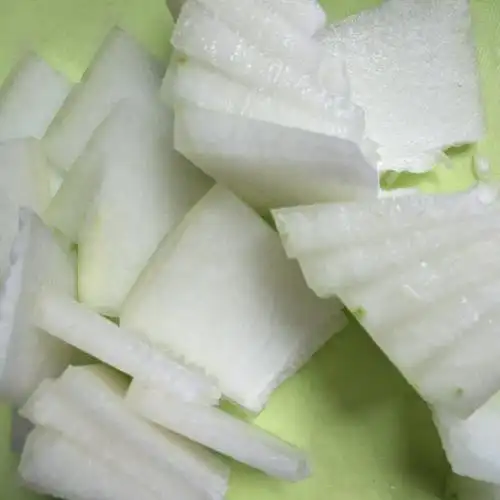 第1步,冬瓜切片,洗净备用.