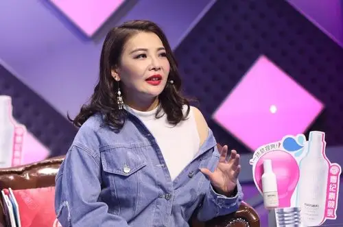 现在的年轻人恋爱要比过去勇敢得多辛唐米娜