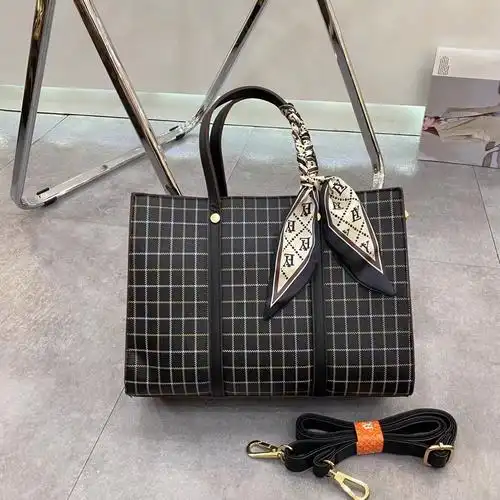 雅蒂尔早秋新款女式手提斜挎两用女包新品pc通用款女包