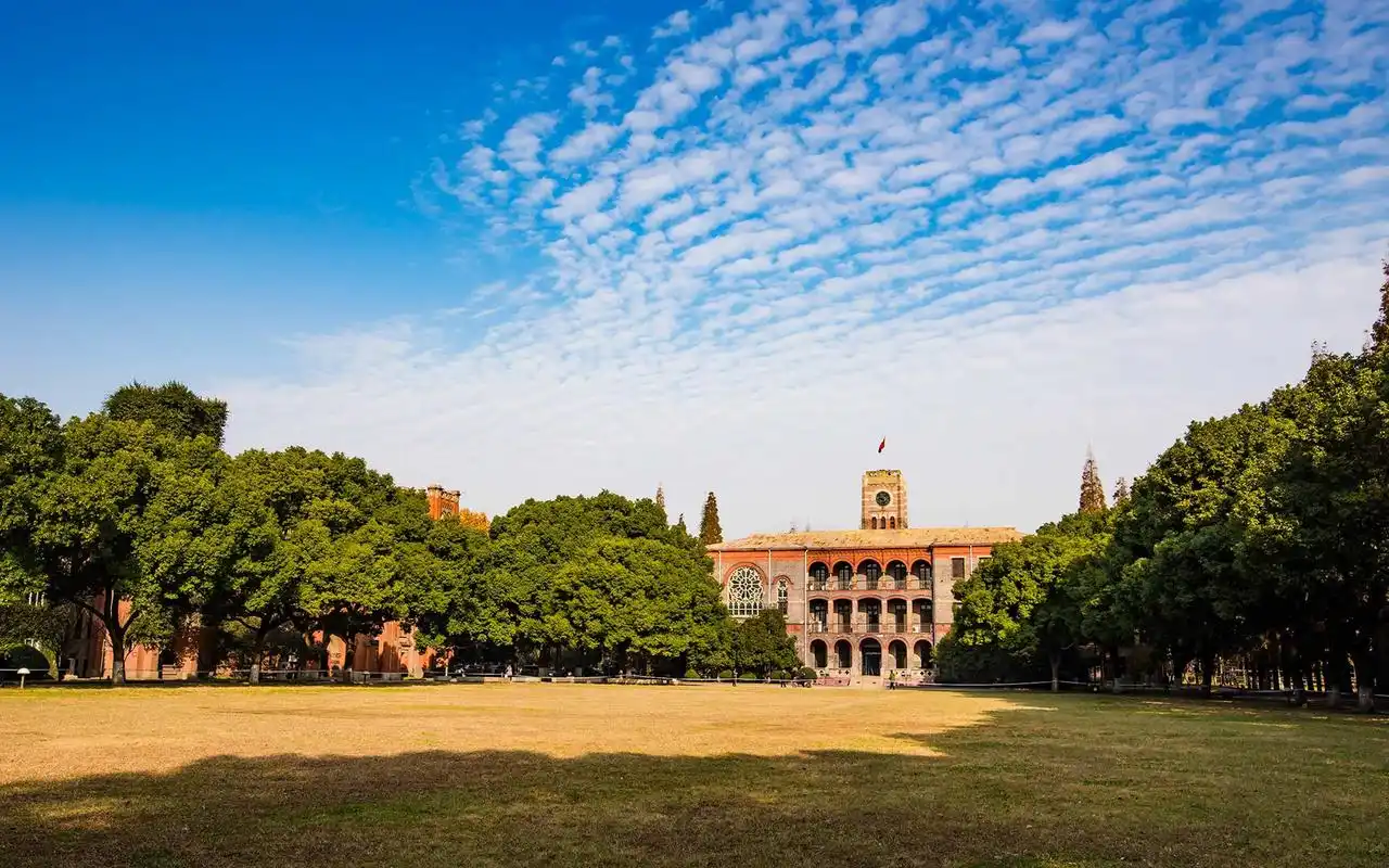 午后的大学校园唯美摄影高清壁纸,风景壁纸,唯美,高清,摄影,校园,壁纸