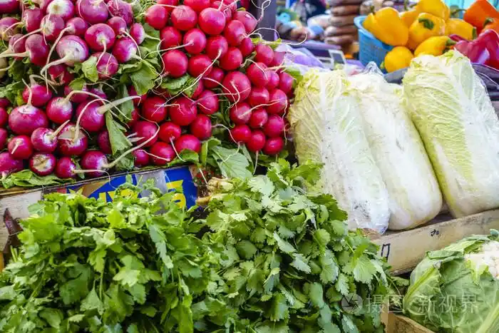 新鲜蔬菜在农贸市场