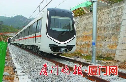厦门地铁1号线超进度完成"轨通" 地铁是怎么铺轨的?