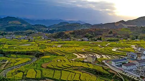 初探汉阴古梯田.