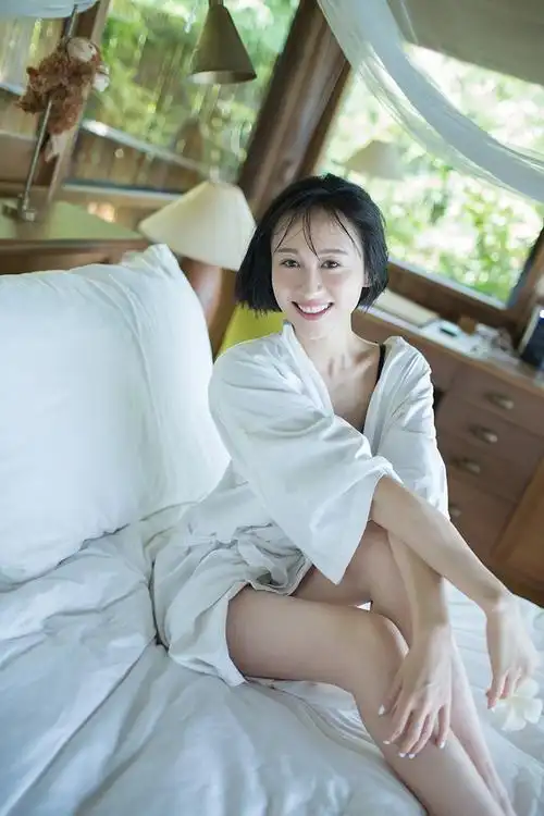 玉洁冰清语笑嫣然气质女演员练束梅耀如春华