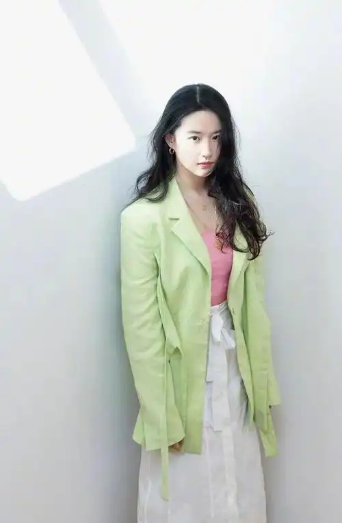 救命,天仙又穿丑衣服了