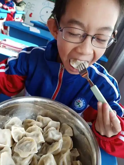 三年级宝贝,吃饺子啦!