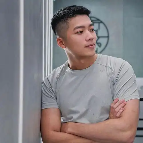 男生过了30岁别剪锅盖头试试这3款发型轻熟又帅气