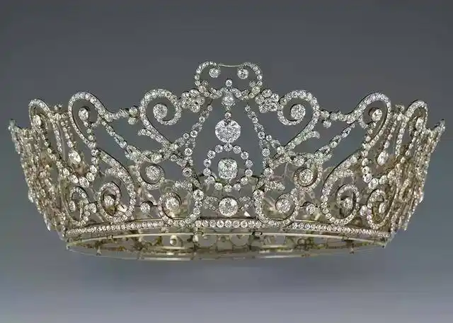 英国女王皇冠大赏,尽显王室奢华