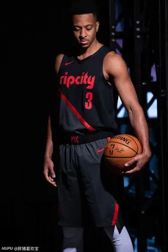 cj麦科勒姆如果在别的球队,应该会主打控卫吧?