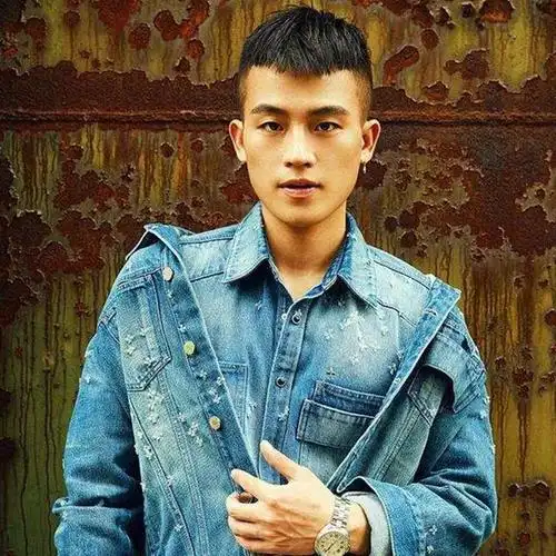 欧豪的硬汉风养成记看起来酷帅雅痞穿搭自然随性带来不羁感