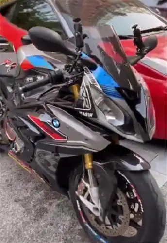 "京a"牌宝马hp4,车价6位数,牌也值6位数,车牌还没法办理了