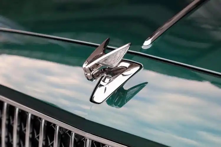 宾利发布圣诞定制版车标有钱就是任性