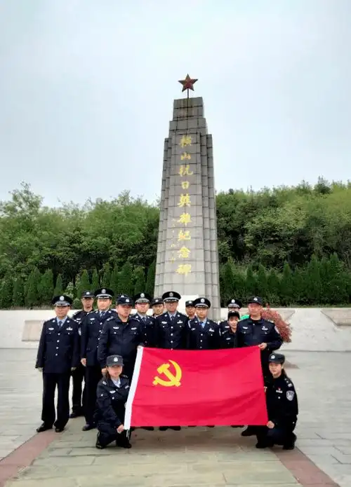 皖苏两地群众来这里祭奠英烈_纪念碑