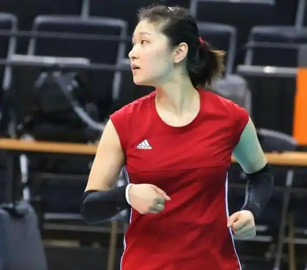 中国女排横扫荷兰:自由人表现仍被诟病,王梦洁防守状态不佳!