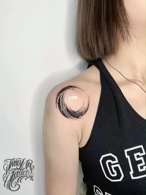 小小月亮纹身一对