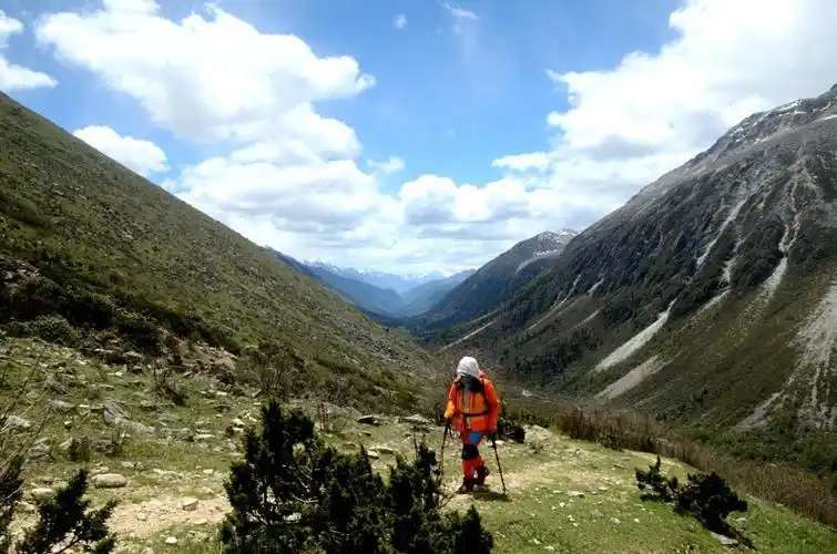 用脚步旅行,徒步穿越雅拉雪山.