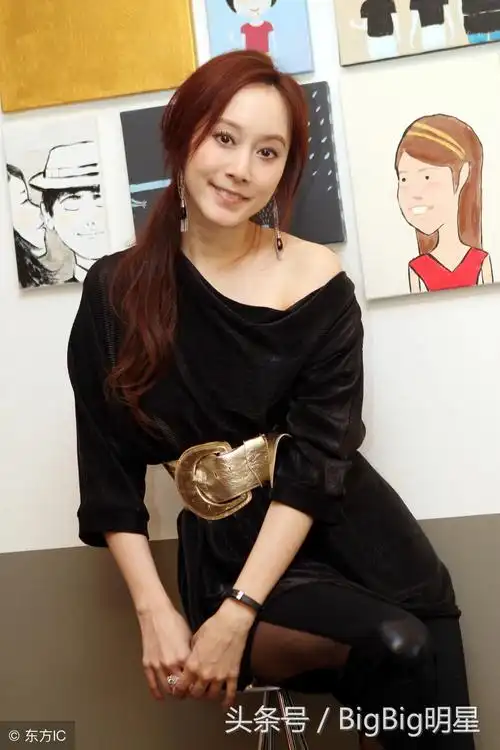 许慧欣,近看还是年轻美丽,网友:端庄大气