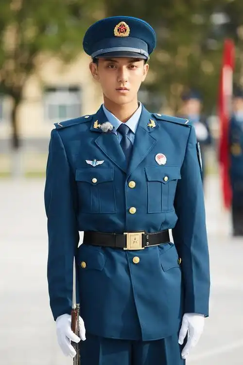 《真正男子汉2》空军新兵仪仗训练帅呆了!