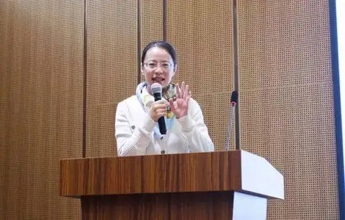 文化股份公司副总裁,飓风社董事长,知名版权人,资深绘本译者 猿渡静子