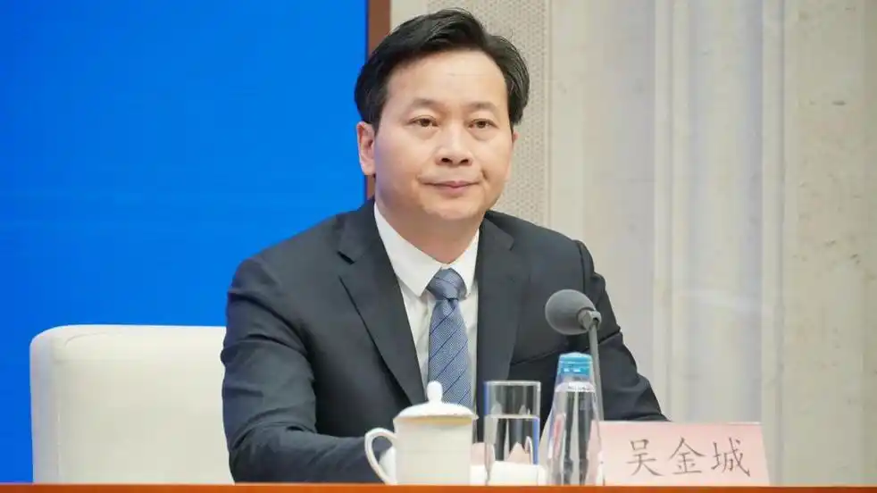 上海市人民政府副秘书长,浦东新区区委副书记,区长吴金城  澎湃新闻