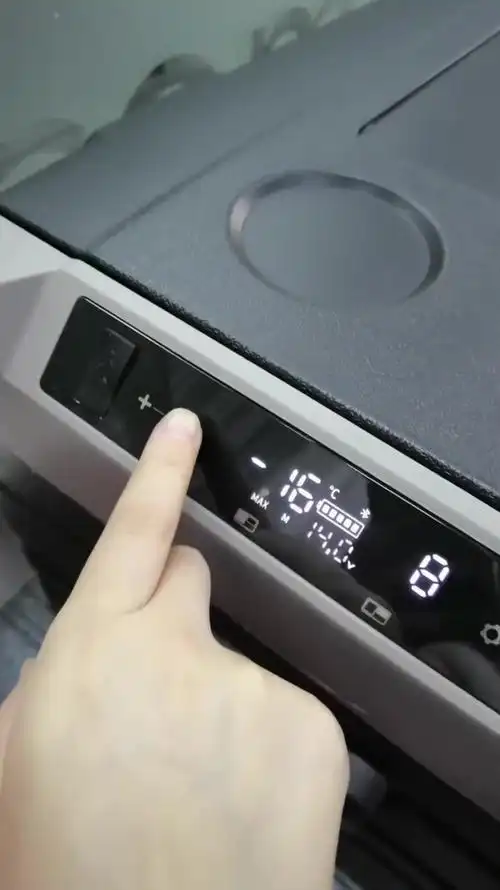 冰虎车载冰箱12v24v大货车车家两用压缩机制冷冻冷藏车用小型冰箱