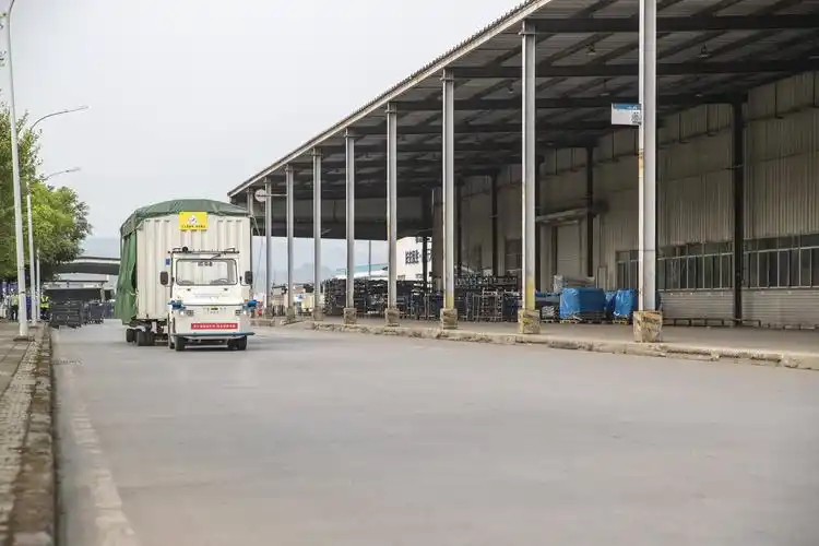 3月31日,在重庆长安民生物流股份有限公司园区内,无人驾驶配送车在