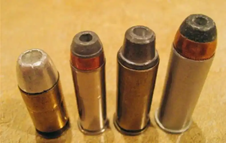 火炮等装甲单位的装甲防护主要目的就是为了抵御在近处爆炸的高爆弹)