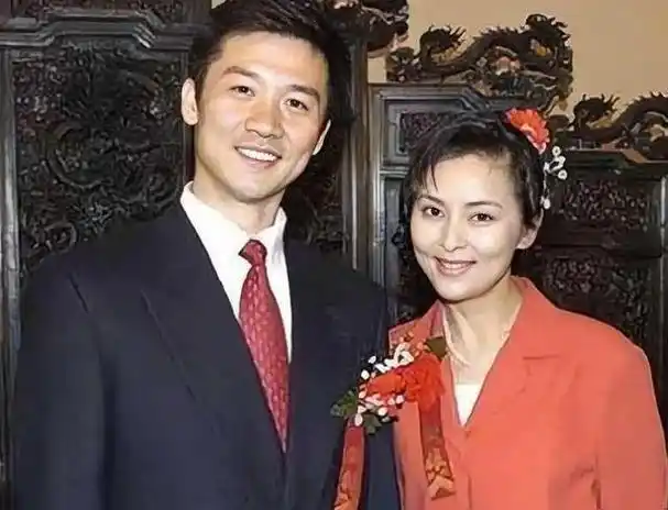 何音和黄志忠离婚后嫁小9岁许云帆如今的她证明李健没说错