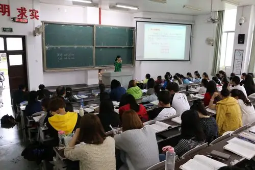 马克思主义学院举行校级优秀中青年骨干教师示范公开课活动