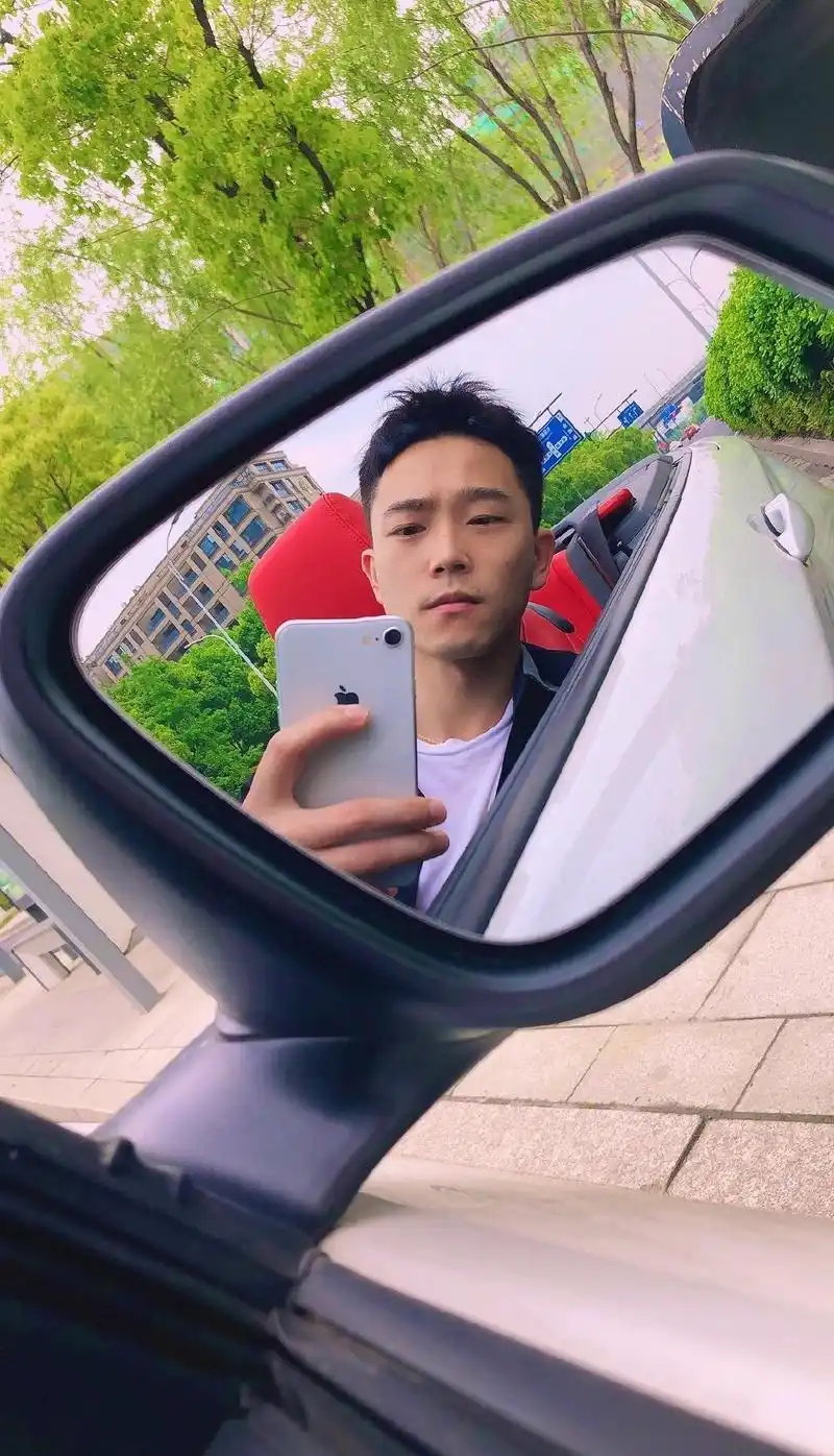 组图:年轻,英俊的帅帅小奶狗,可爱又呆萌,你缺这样的男友吗?