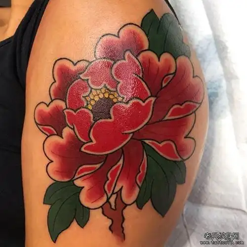 手臂传统牡丹花纹身图案