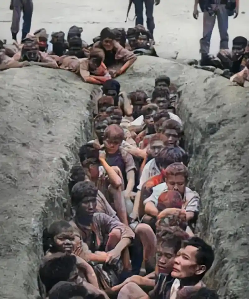 历史老照片: 上世纪六十年代,印尼,那场大屠杀中的画面.