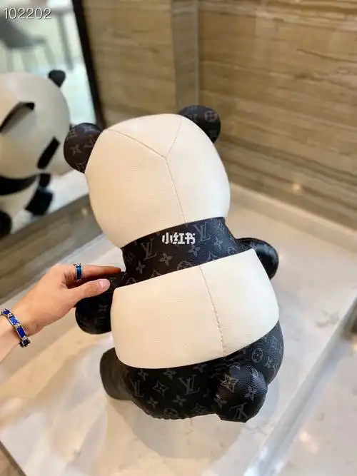 lv bear doll 熊娃娃系列 老花皮革熊猫公仔 全球限量发售_皮革_七夕