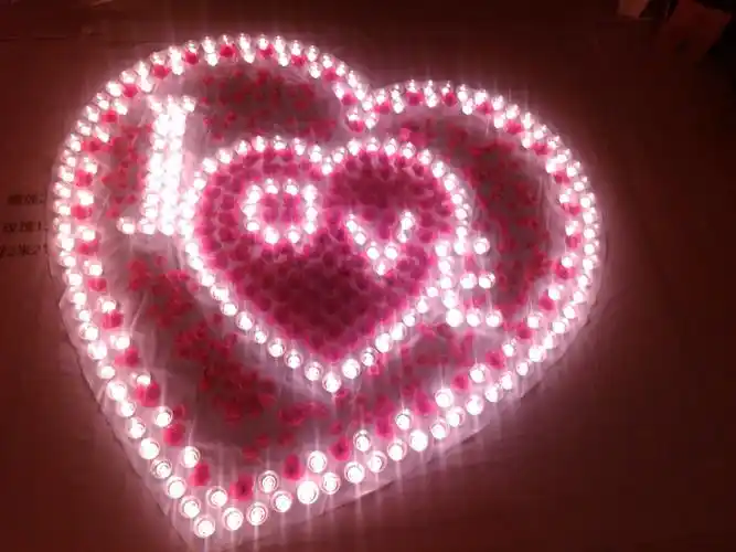 各位亲,耍都附近哪里有表白蜡烛卖啊,为了追回女朋友,各位帮帮我,今天