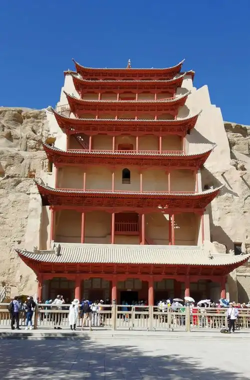 西北游之二:敦煌莫高窟,鸣沙山月牙泉,戈壁滩奇石怪岩 - 美篇