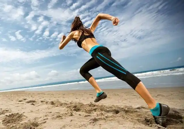 坚持跑步的女生很少如果你身边有这么一位首先恭喜你请珍惜