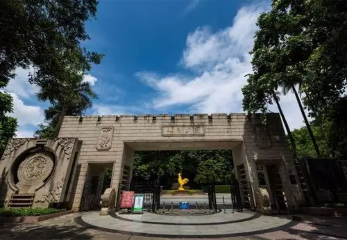 人民公园位于南宁市区北部,是南宁有名的城市公园.