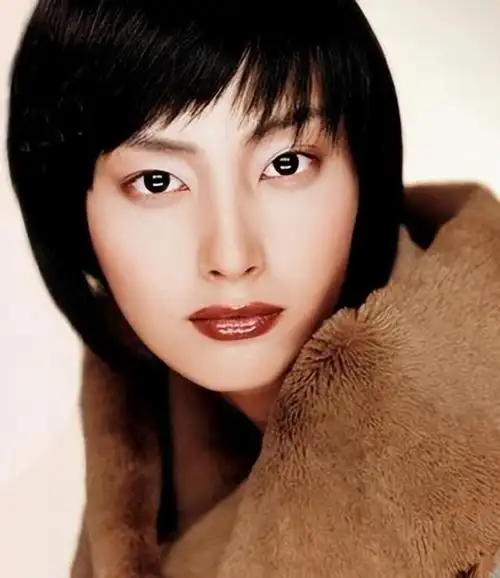 李娜英可以说是集万千宠爱于一身.