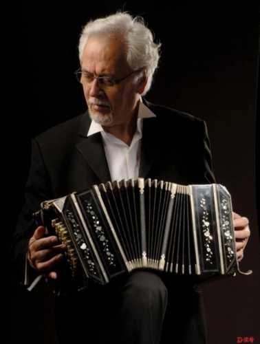 其中,阿根廷国宝级班多钮手风琴演奏大师瓦特尔·里奥斯将带来