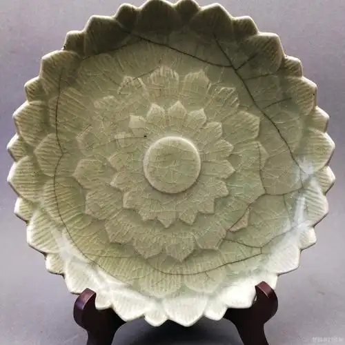 宋代汝瓷莲花盘