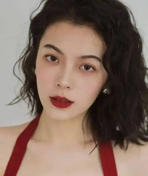 "港风"复古短发烫_岁月_发型_资讯