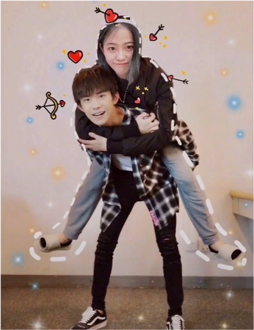 易烊千玺与她们的"合照",浪漫又甜蜜,看到第4张:太过分了!_腾讯新闻