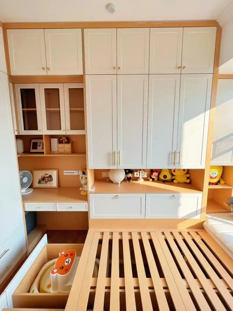 8㎡的小卧室 ,小户型解决收纳难问题 最好就是全屋定制卧室做榻榻米床