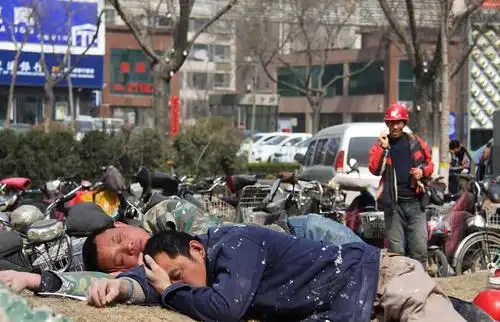 今年还没开始干活儿,农民工却迎来"返乡潮",背后原因很现实