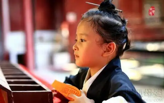 最萌小道姑走红琴棋书画样样精通