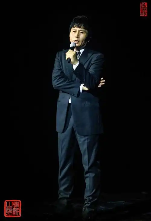 摄影家赵许生应邀为著名歌手王亚民拍摄