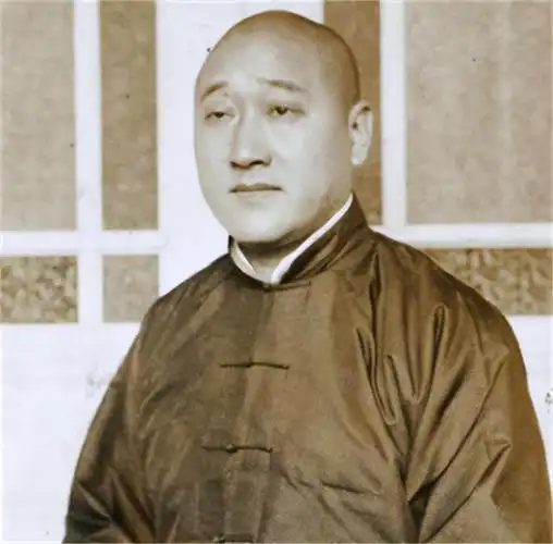 1917年十月革命爆发,苏俄建立,外蒙的活佛和王公害怕被清算,又有了"