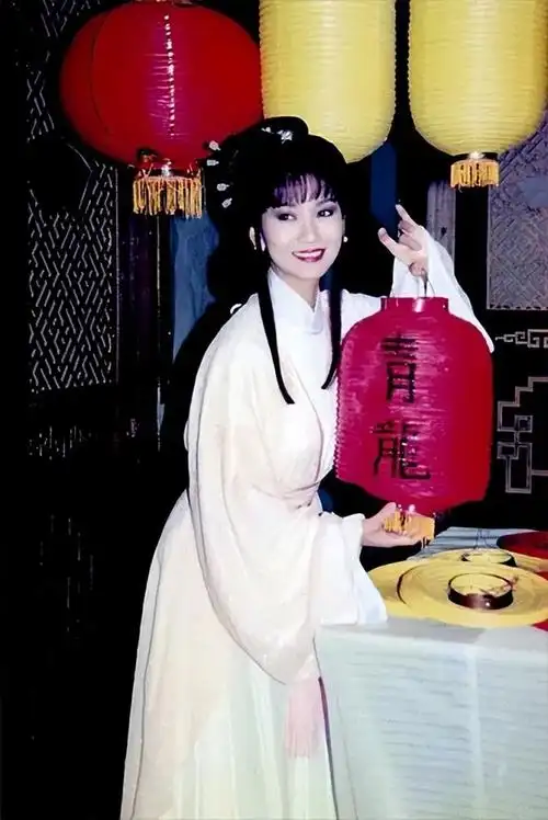 五个"胡媚娘",有一个是假的,能猜出来的人都是看新白长大的_腾讯新闻