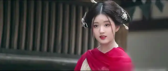 瘦下来的赵露思有多美传闻中的陈芊芊红衣造型可谓颜值巅峰