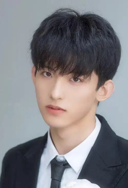 头型扁的男生合适的发型最强助攻的男生短头发设计